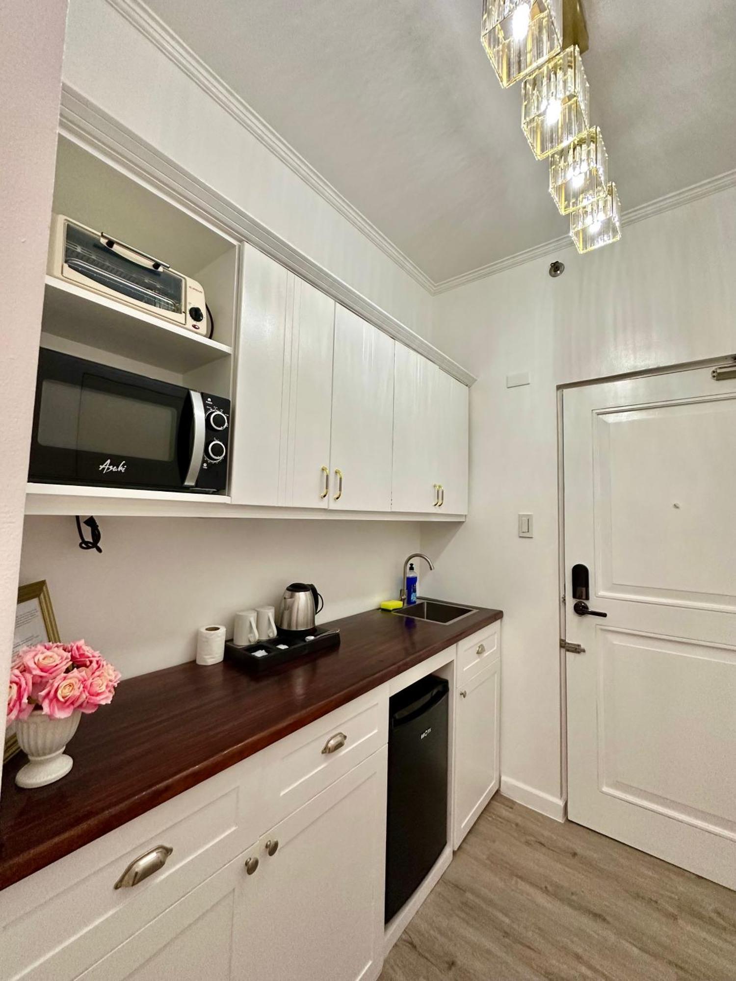 Studio Two Condominium, Alabang - Gold Fiber Wi-Fi -Netflix Ready Muntinlupa City Exteriör bild